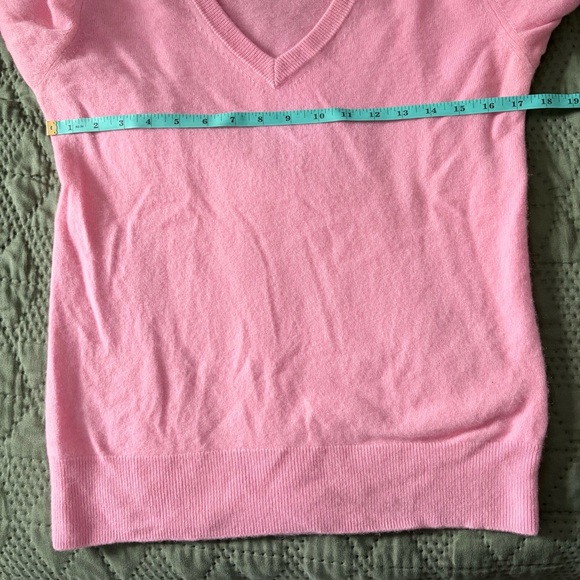 Uniqlo V-Neck Women's Cashmere Sweater - Picture 4 of 5